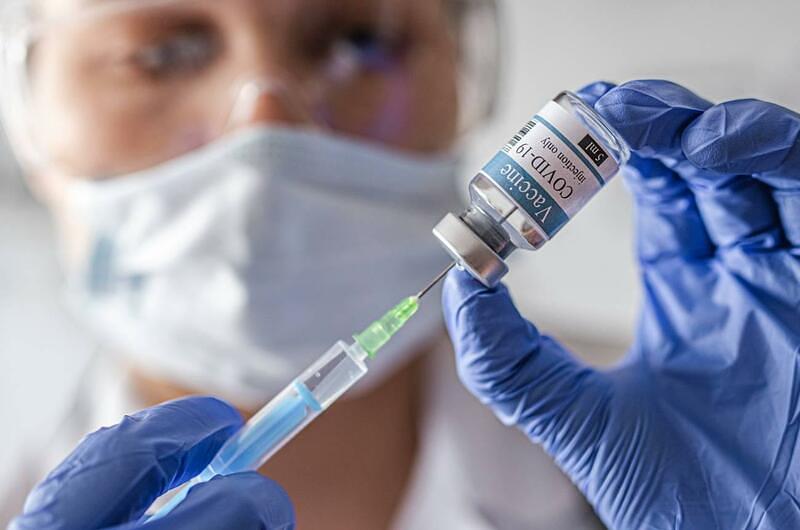 “Las vacunas, el mejor tratamiento contra el covid-19”