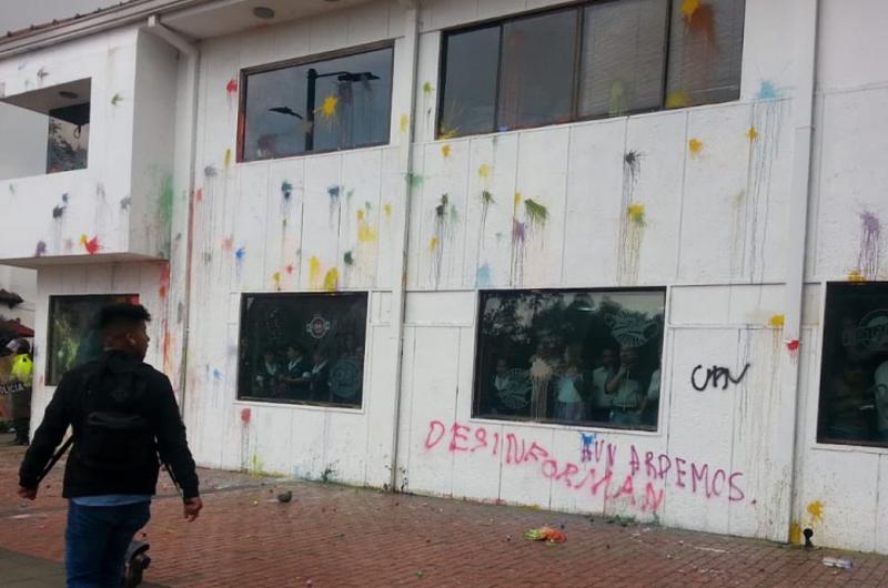 Nuevamente atacan sede de RCN radio en Bogotá 