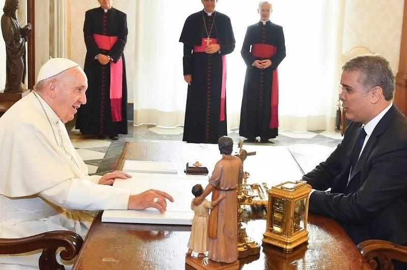 Presidente Duque dejó a periodista por llevar a su suegra a ver al Papa