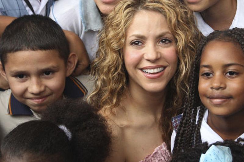  Shakira critica las políticas de educación del Gobierno colombiano