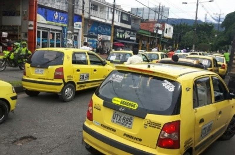 Definidos  límites para el recargo de la tarifa de taxi 