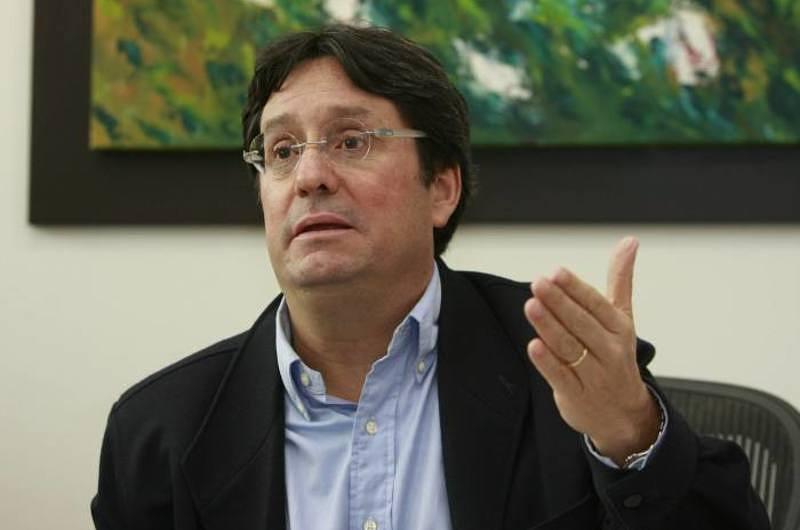 Francisco Santos afirma que las fumigaciones con glifosato deben volver