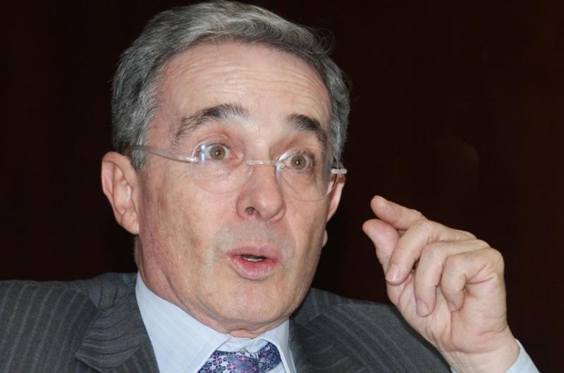 Indagatoria en contra de Uribe sería aplazada 
