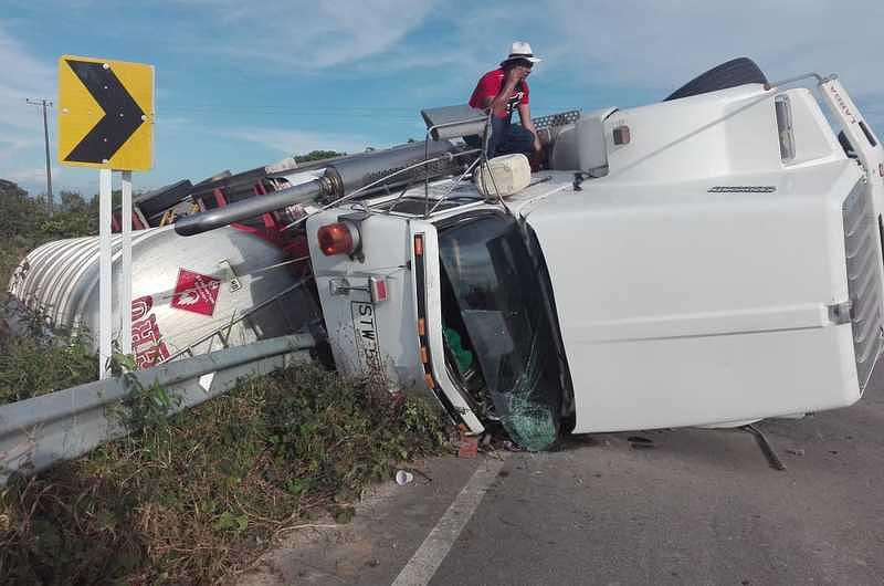 Fuerte accidente en la vía San Carlos de Guaroa-Villavicencio 