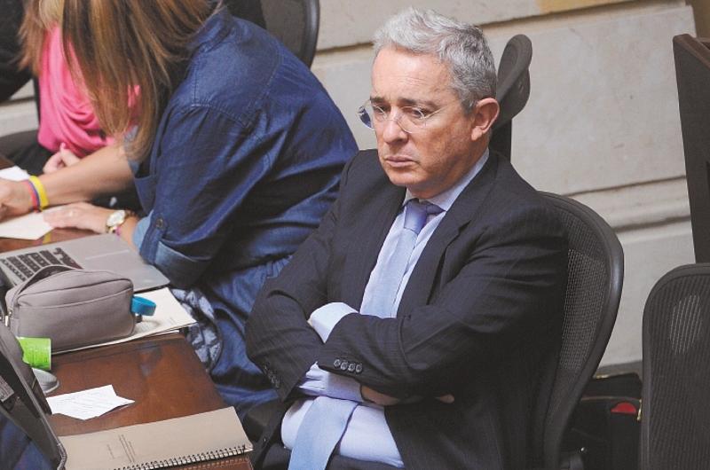 Uribe pide al Senado que no considere su carta de renuncia