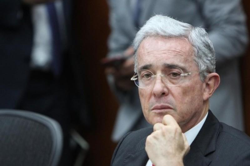 Uribe asegura que tienen lista orden para privarlo de la libertad