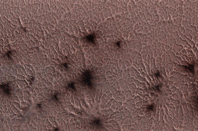 La NASA comparte una imagen nunca vista de las “arañas” de Marte