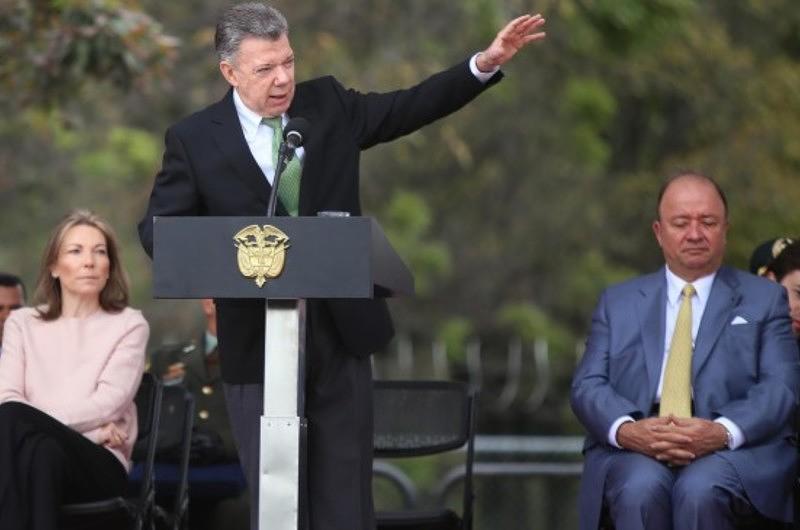 El presidente Santos firmó la Ley de Sometimiento de bandas criminales 
