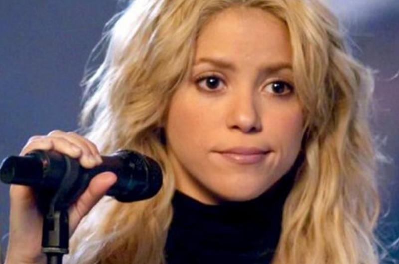 Shakira en manos del "Doctor voz"