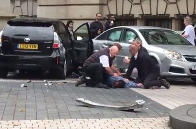 Accidente de tráfico deja en Londres deja once heridos