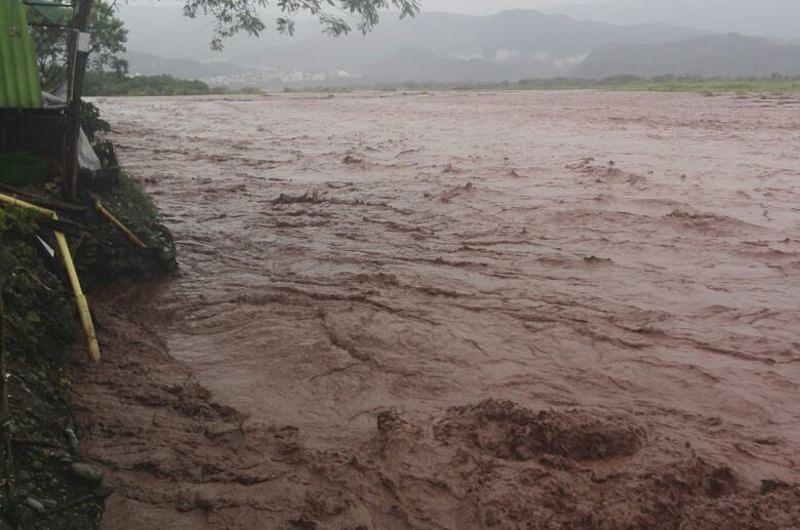 Fuertes lluvias dejan sin servicio de agua a Villavicencio