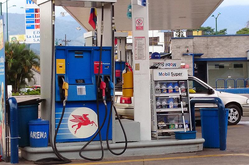 Galón de gasolina valdrá $132 menos durante el mes de noviembre
