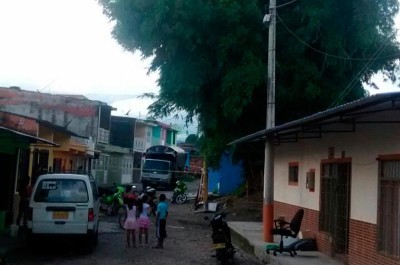 Aplastado por un furgón muere niño en barrio de Villavicencio