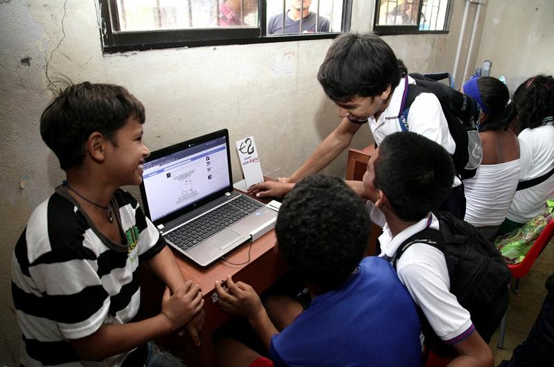 En 2013, el 51,7% de colombianos de 5 y más años de edad usaba internet
