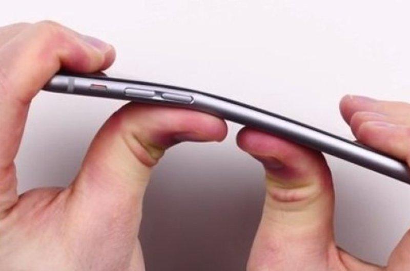 Apple sale en defensa del iPhone 6 plus