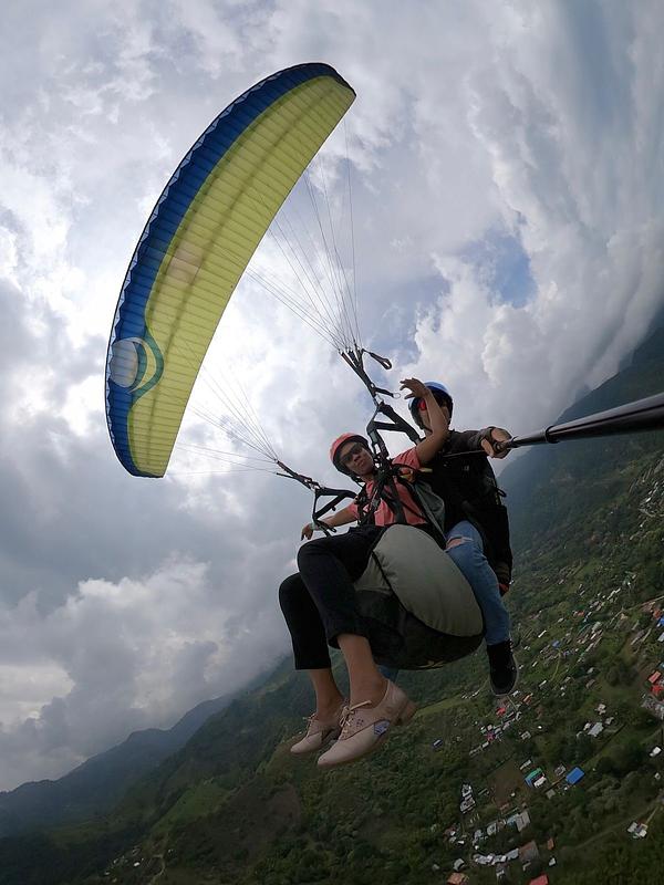 Volar en parapente, una tendencia que toma fuerza en Villavo